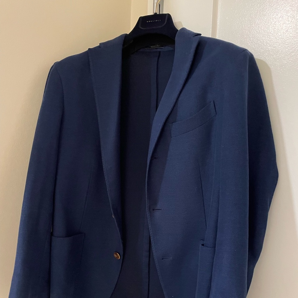 Boglioli Navy unlined blazer.
